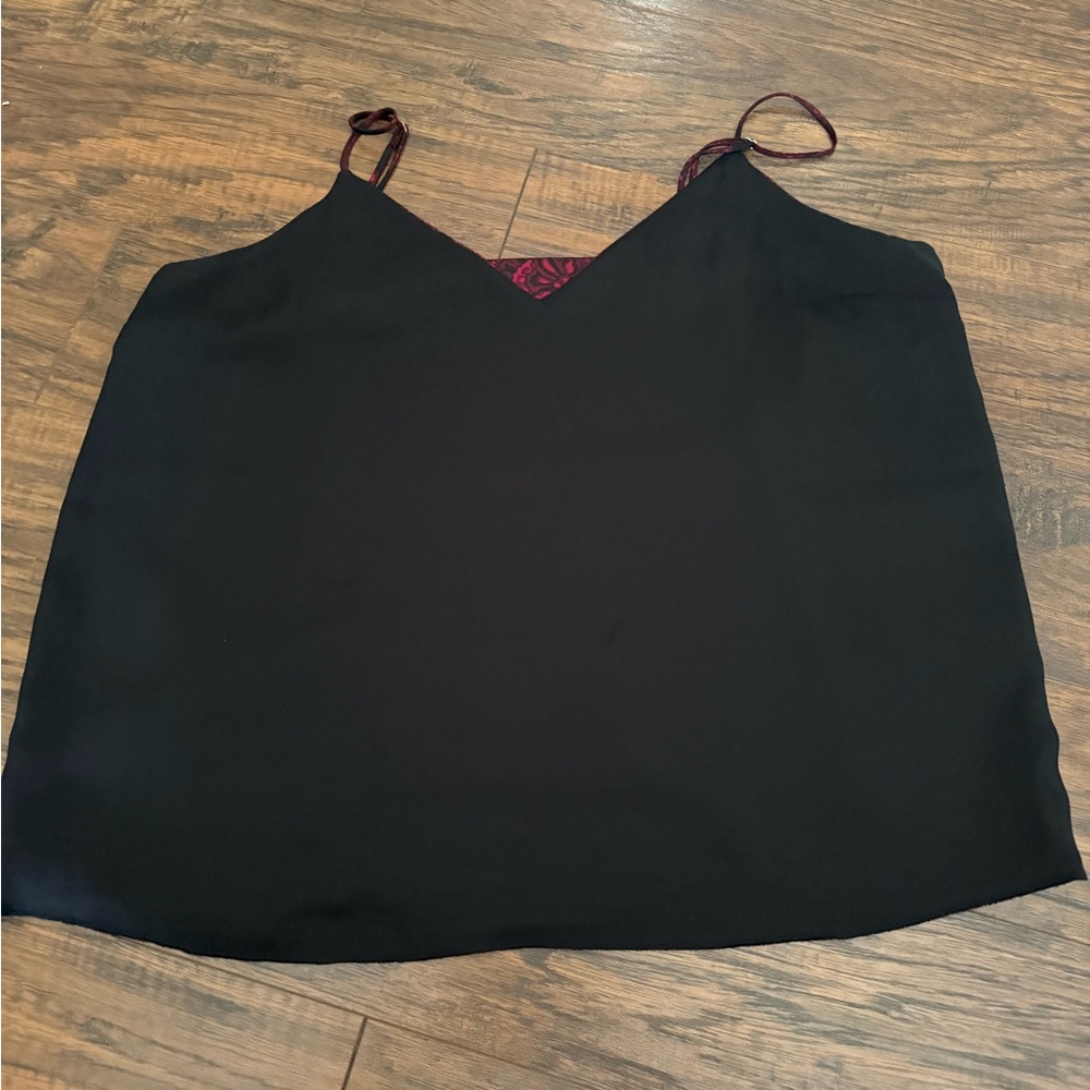 Express Elegant Black and Red Paisley Women's Top - Picture 3 of 3